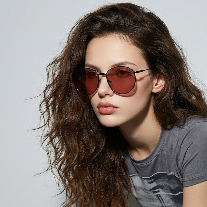 Dame rund solbrille med smal metallramme og polariserte linser Luvikno