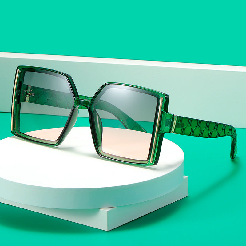 Damer fashionable solbriller i retro-inspirert design Luvikno