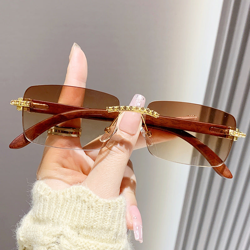 Dame elegant solbrille med unik ramme Luvikno