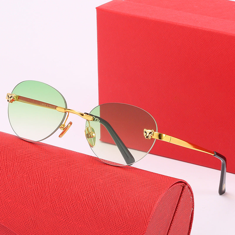 Dame oval solbrille med luksuriøse metalliske aksenter Luvikno