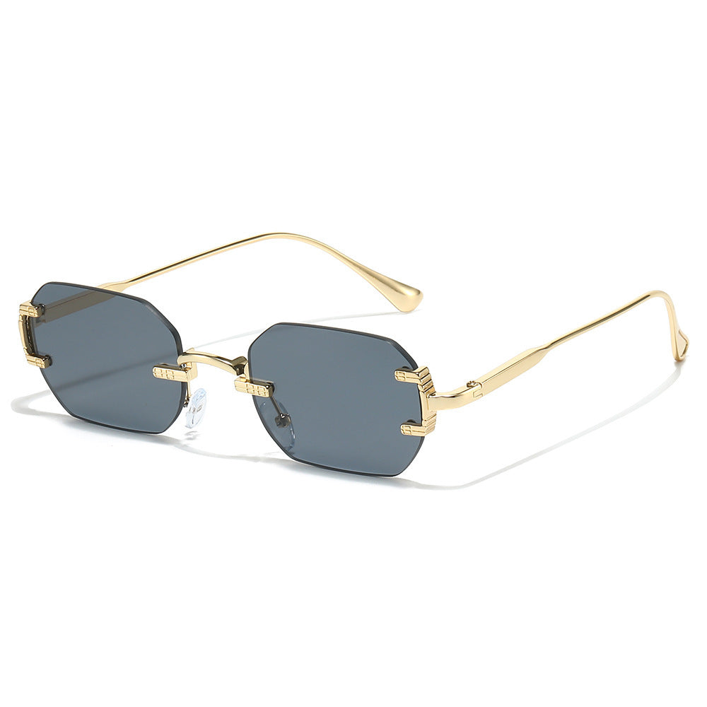 Dame moteriktig solbrille i elegant geografisk stil Luvikno