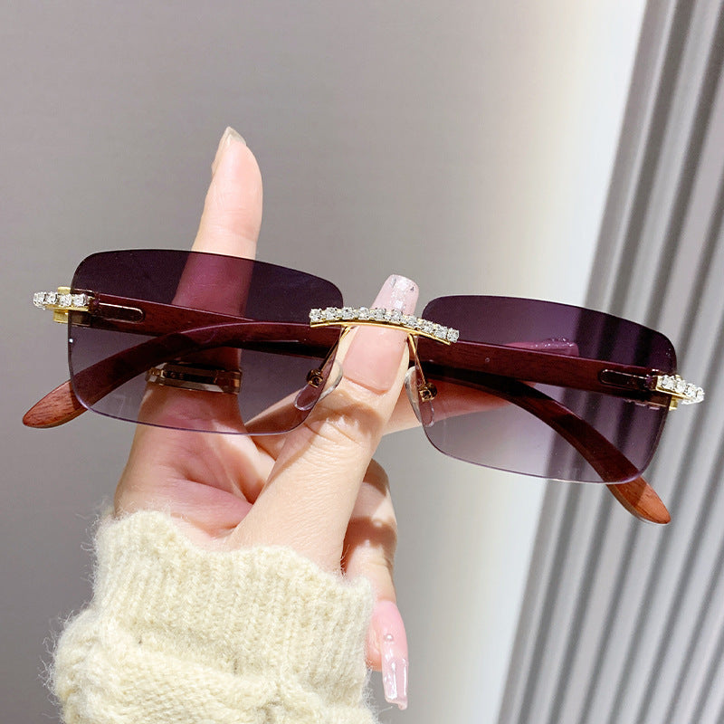 Dame elegant solbrille med unik ramme Luvikno
