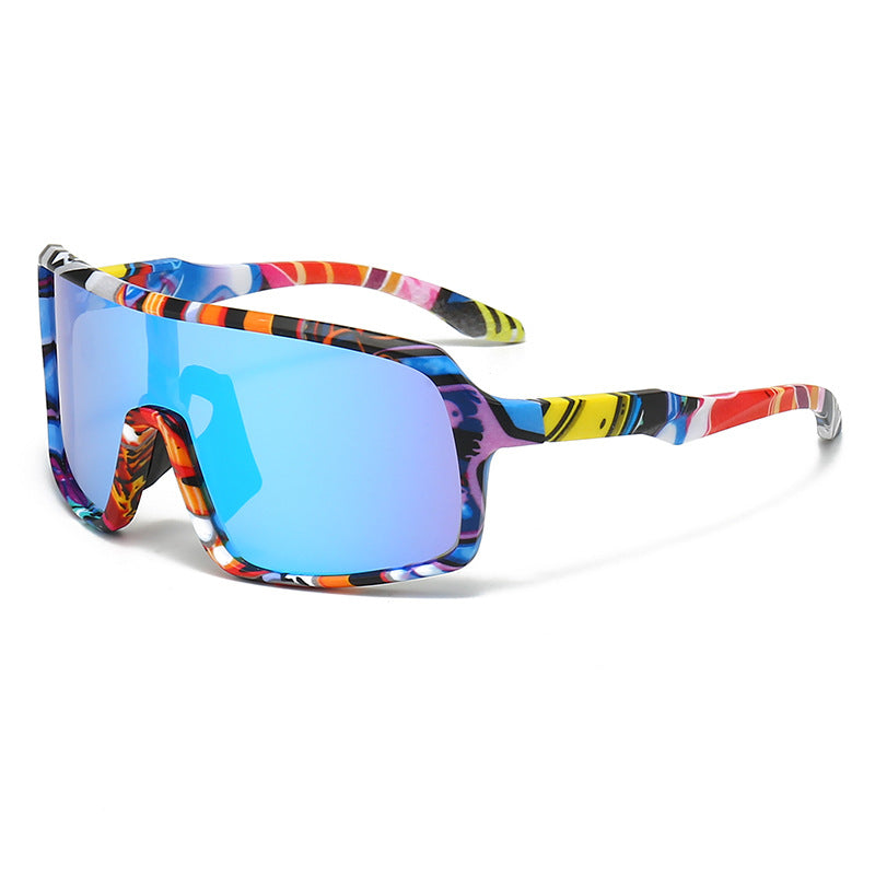 Dame fashion solbrille i futuristisk design med store glass Luvikno