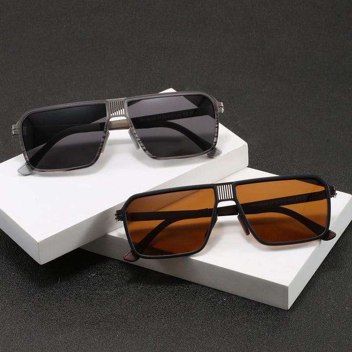 Dame moteriktig solbrille i moderne, firkantet design Luvikno