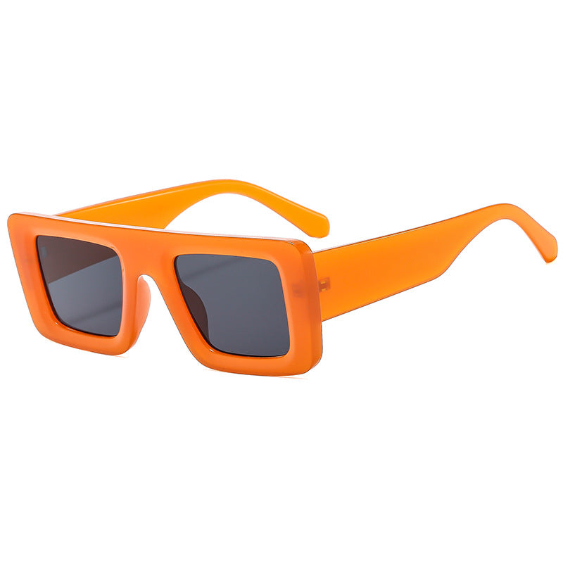 Dame trendy solbriller i futuristisk, kvadratisk design Luvikno