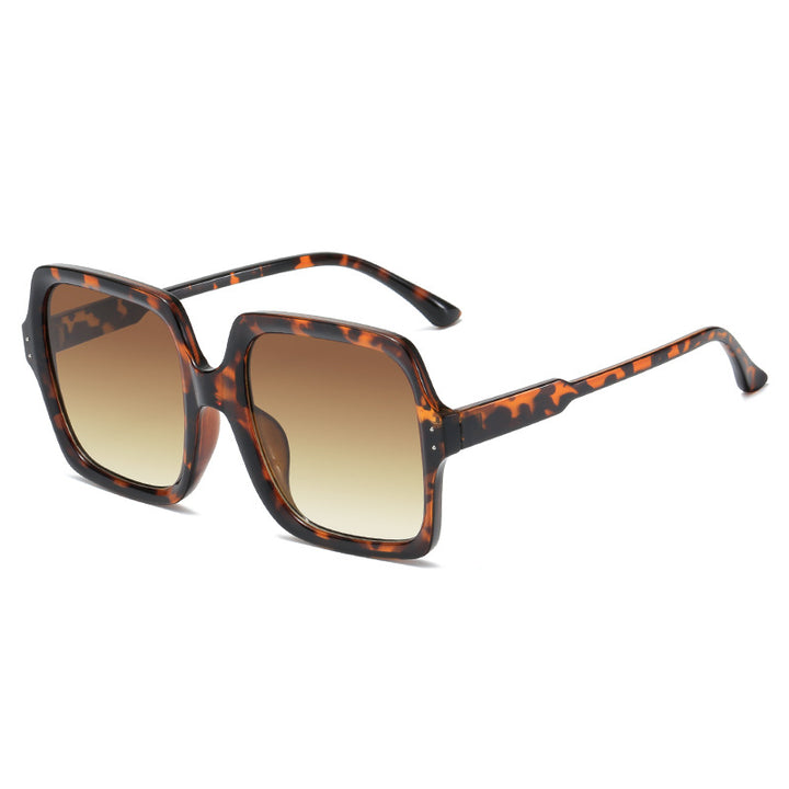 Dame moteriktig oversized solbrille med moderne design Luvikno