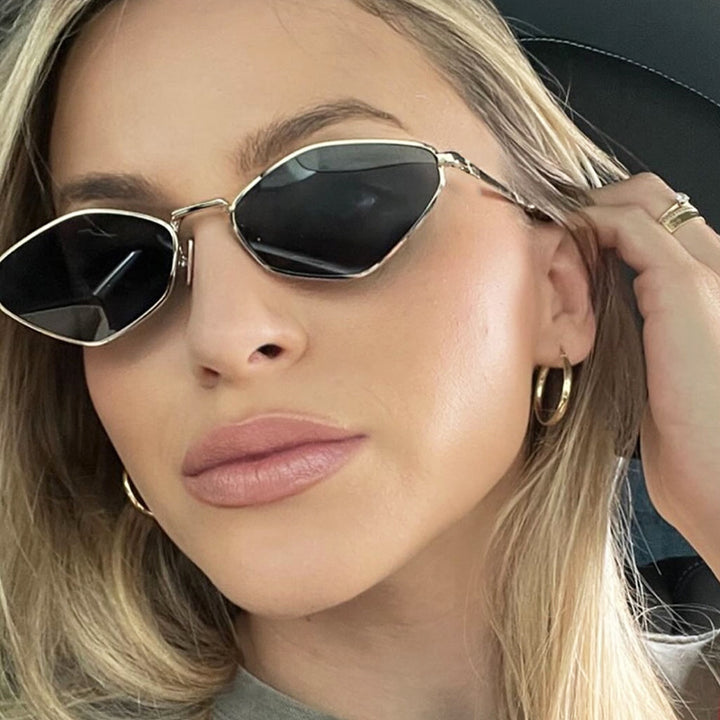 Dame geometrisk solbrille med fin metallramme og UV-beskyttelse Luvikno
