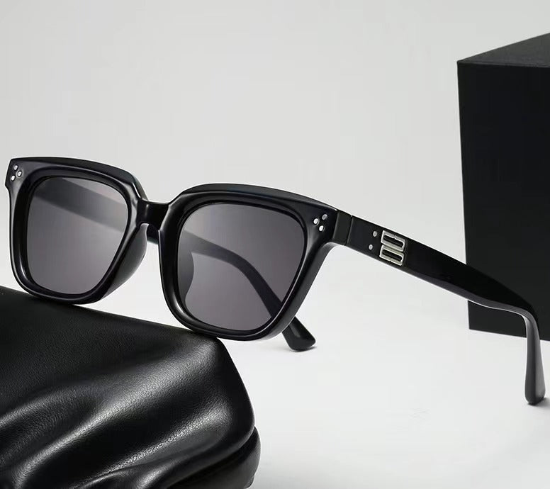 Dame moteriktig oversized solbrille med robust plastikkramme Luvikno