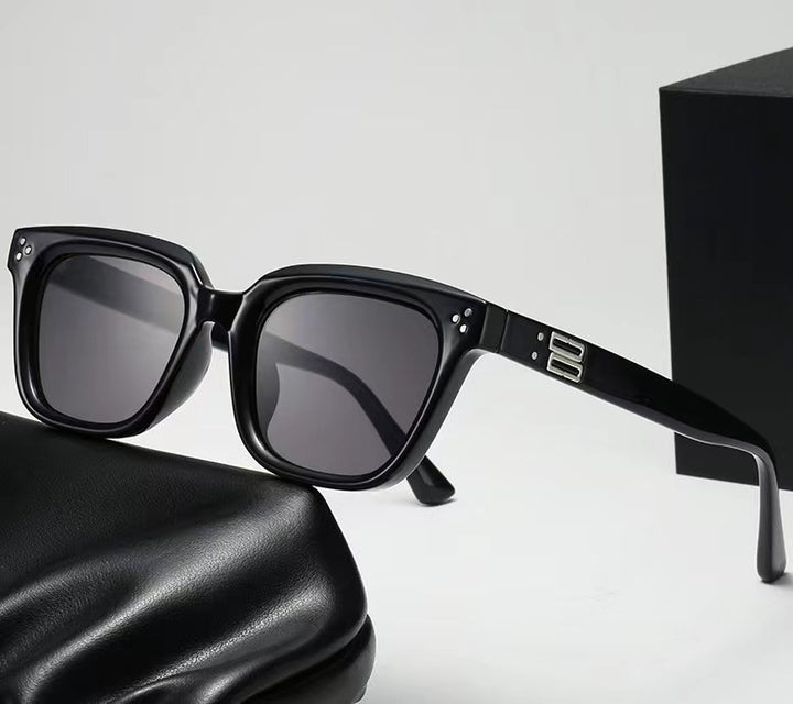 Dame moteriktig oversized solbrille med robust plastikkramme Luvikno