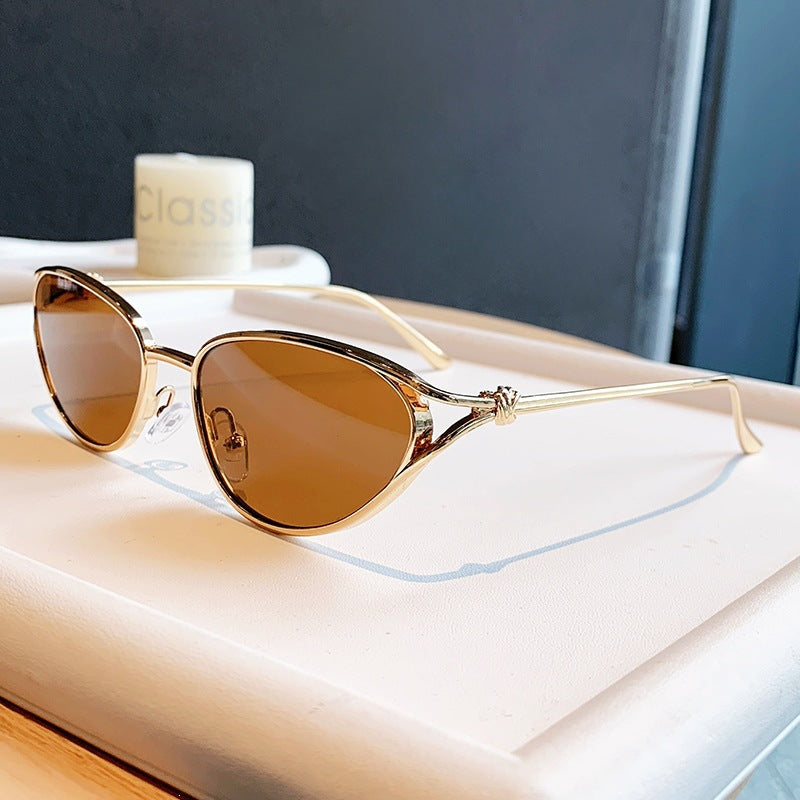 Dame Cat-Eye solbriller med elegant gullramme og polarisert glass Luvikno