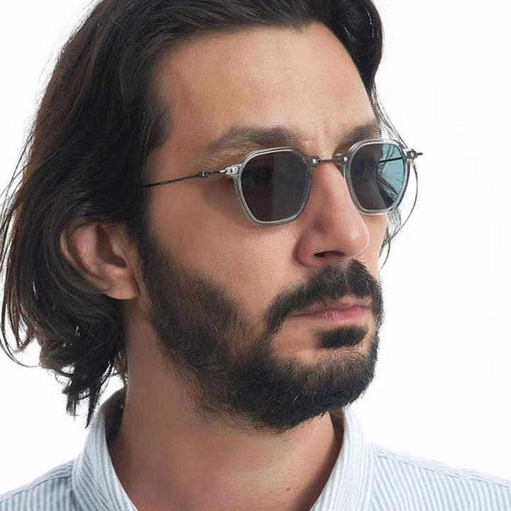 Dame moteriktig solbrille i elegant design med sekskantet ramme Luvikno
