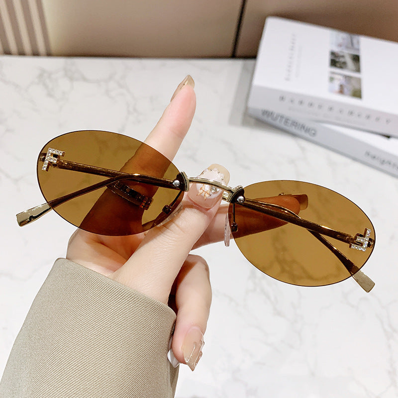 Dame Modische solbrille med innovativt design og komfortabel ramme Luvikno