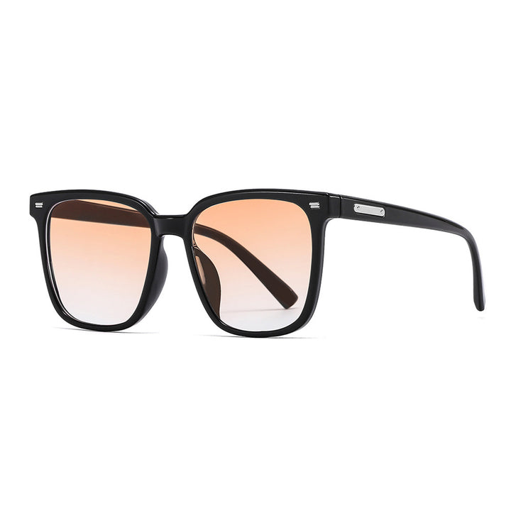 Dame designer solbrille i avslappet stilfull ramme Luvikno