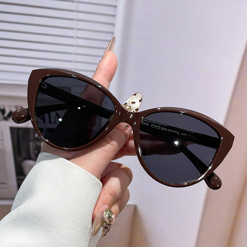 Dame Cat-Eye Solbriller med moteriktig og solid ramme Luvikno