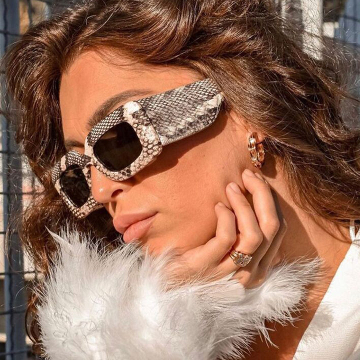 Dame oversized solbriller i moteriktig slangekinn-look Luvikno