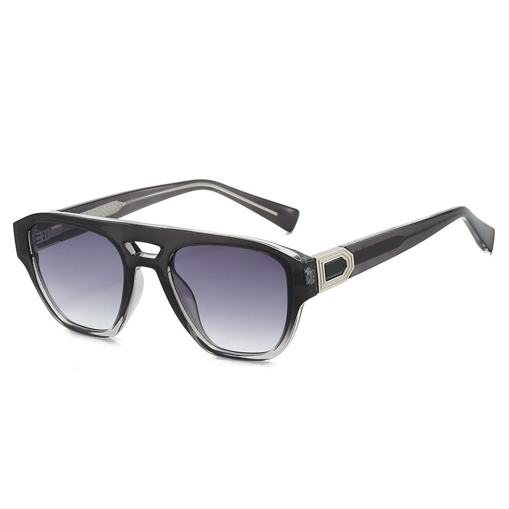 Dame Designer-solbrille med moderne, kantete ramme og gradient Luvikno