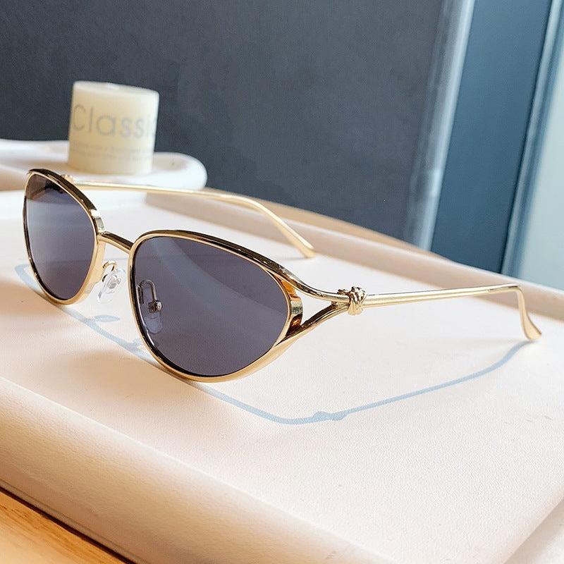 Dame Cat-Eye solbriller med elegant gullramme og polarisert glass Luvikno