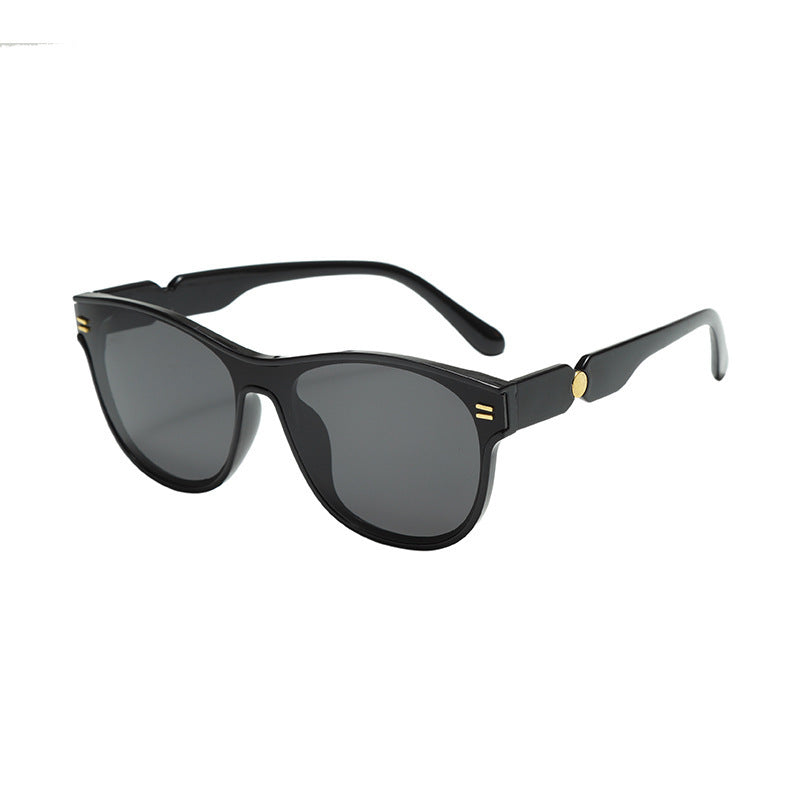 Dame moteriktig solbrille med unik ramme Luvikno