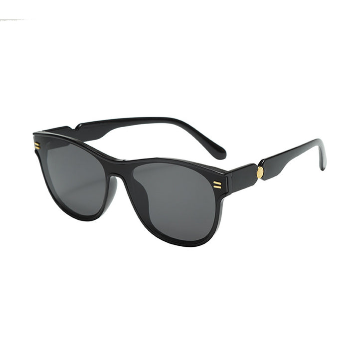 Dame moteriktig solbrille med unik ramme Luvikno