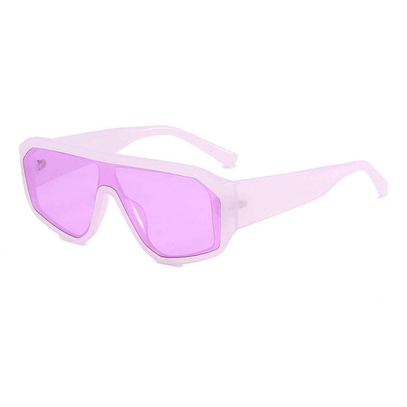 Dame oversized solbrille i moderne design med bred ramme Luvikno