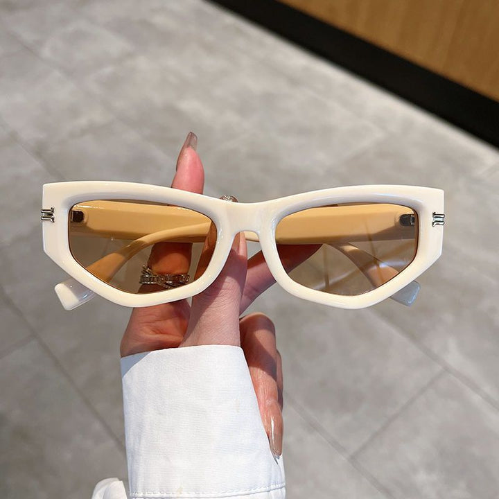 Dame geometrisk solbrille med bøyd ramme og beskyttende UV-filter Luvikno