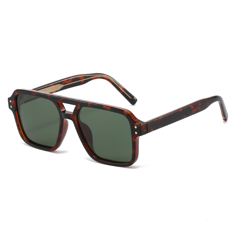 Damer mote solbrille i elegant skilpaddedesign Luvikno
