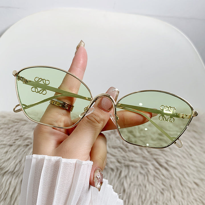 Dame moter Cat-Eye solbriller med filigran metallramme Luvikno