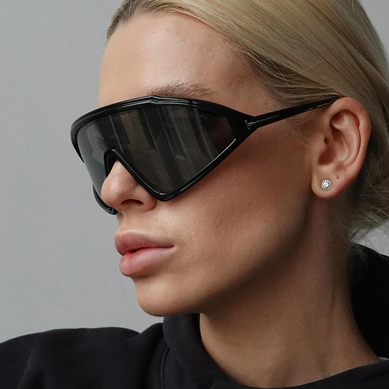 Dame sport solbrille med aerodynamisk design og UV-beskyttelse Luvikno