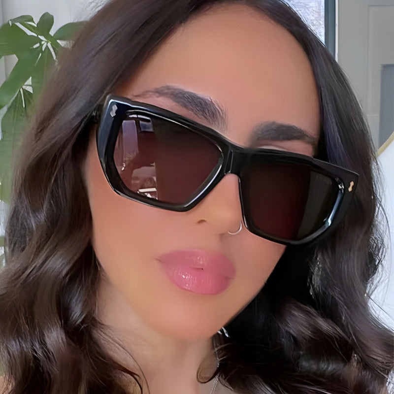 Dame Designer-solbrille med moderne geometrisk ramme og UV-beskyttelse Luvikno
