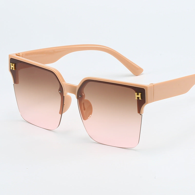 Dame kvadratisk solbrille med elegant metallramme Luvikno
