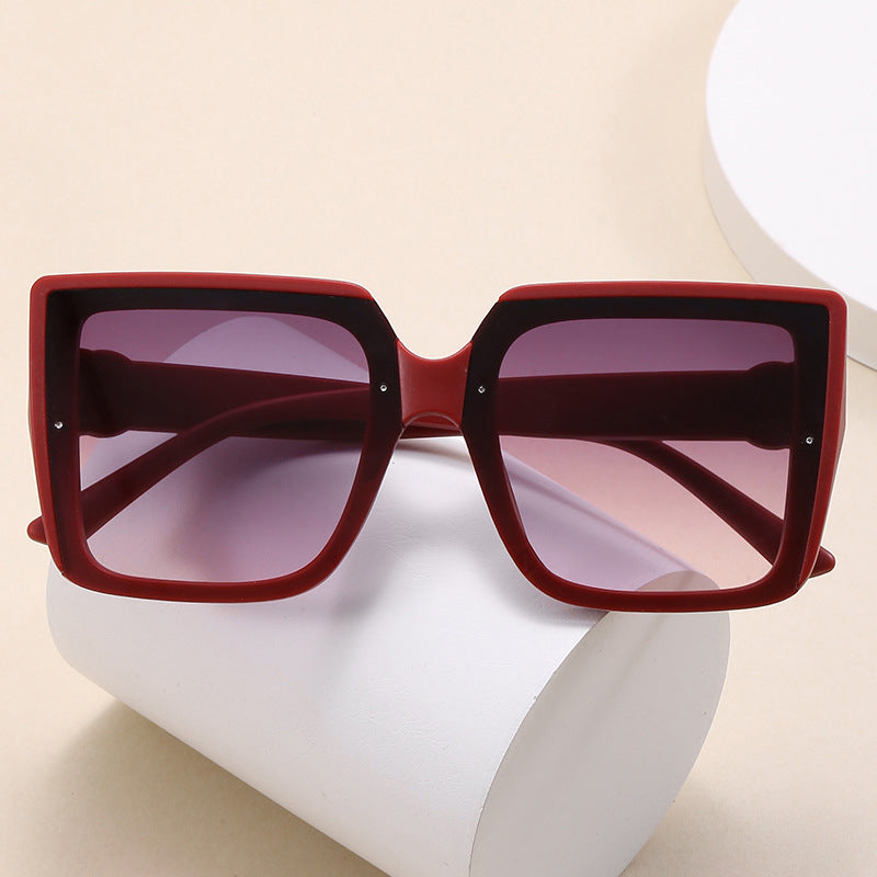 Dame firkantet solbrille med unikt dekkselement Luvikno
