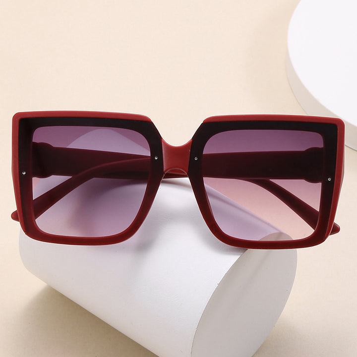 Dame firkantet solbrille med unikt dekkselement Luvikno