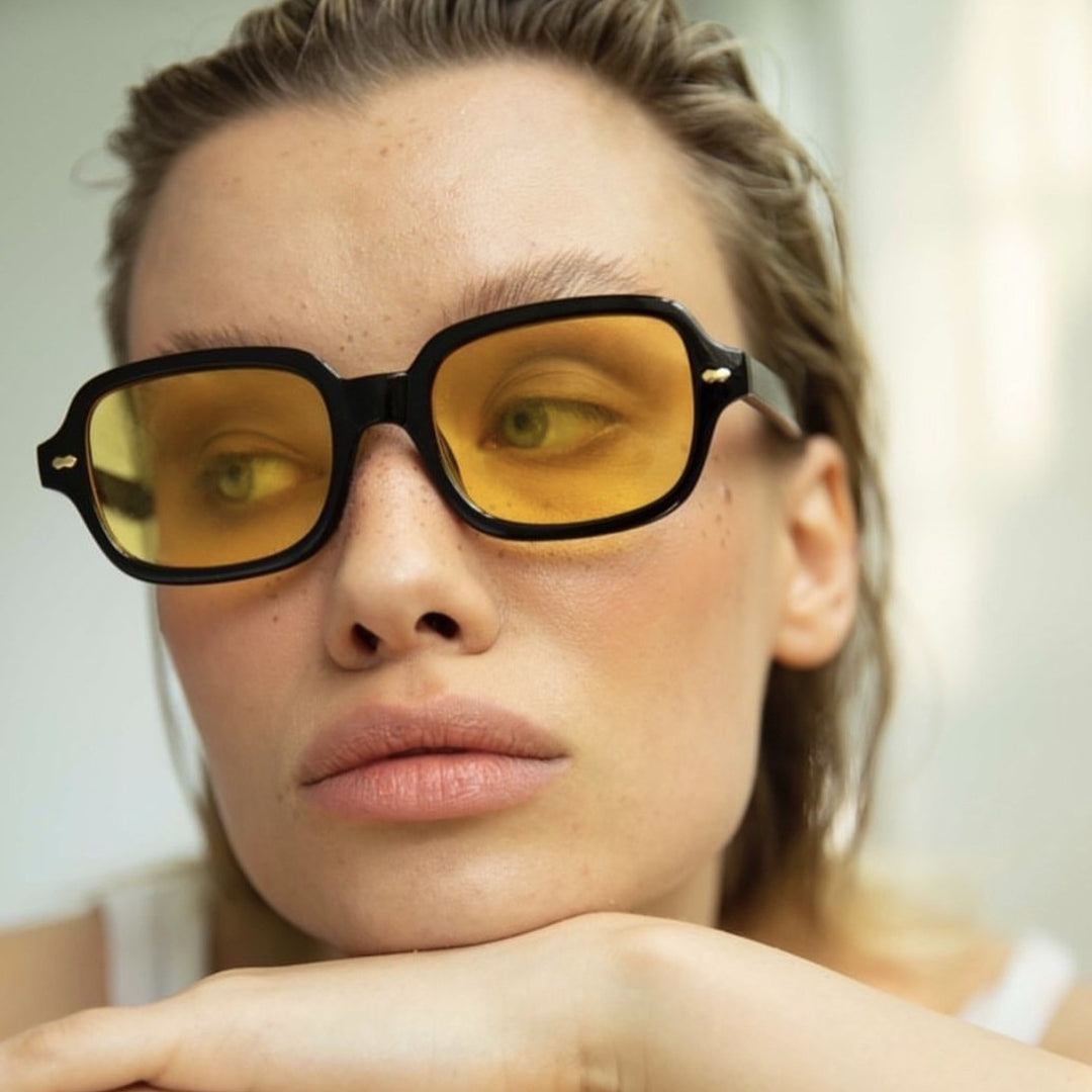 Dame kvadratisk solbrille med stilig og robust ramme Luvikno
