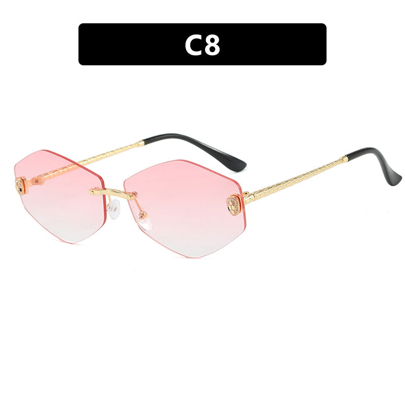 Dame geometrisk solbrille i moderne design med elegant metallramme Luvikno
