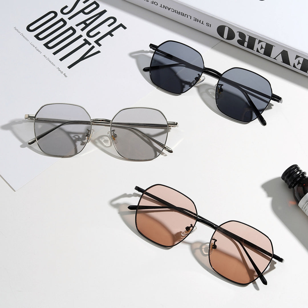 Dame geometrisk solbrille med moderne metallramme Luvikno