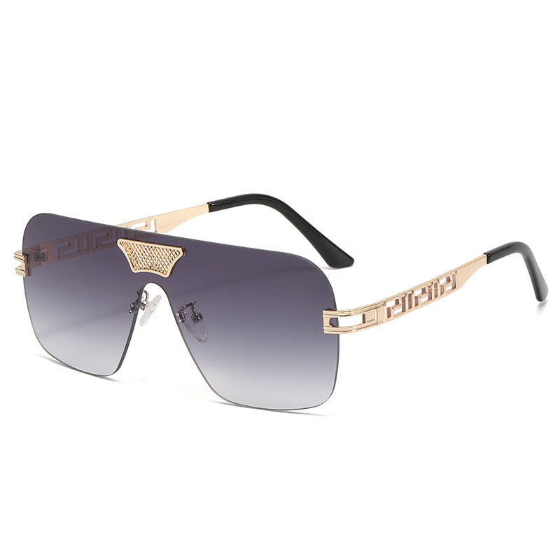 Dame moteriktig solbrille i futuristisk stil med fremragende ramme Luvikno