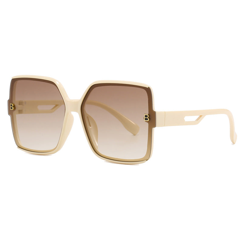 Dame moteriktig oversized solbrille med ekstravagante aksenter Luvikno