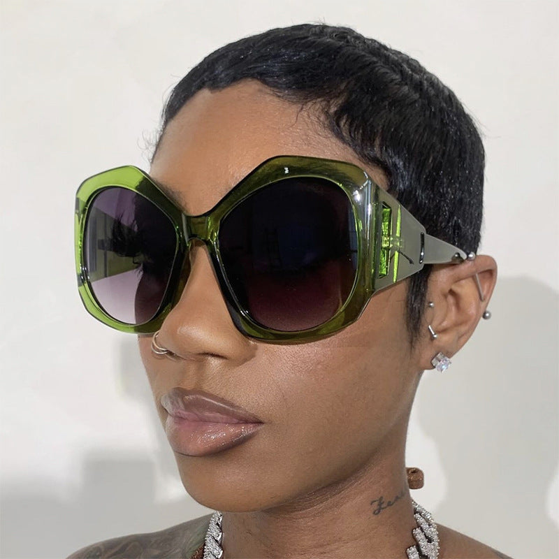 Dame oversized solbrille med futuristisk design Luvikno