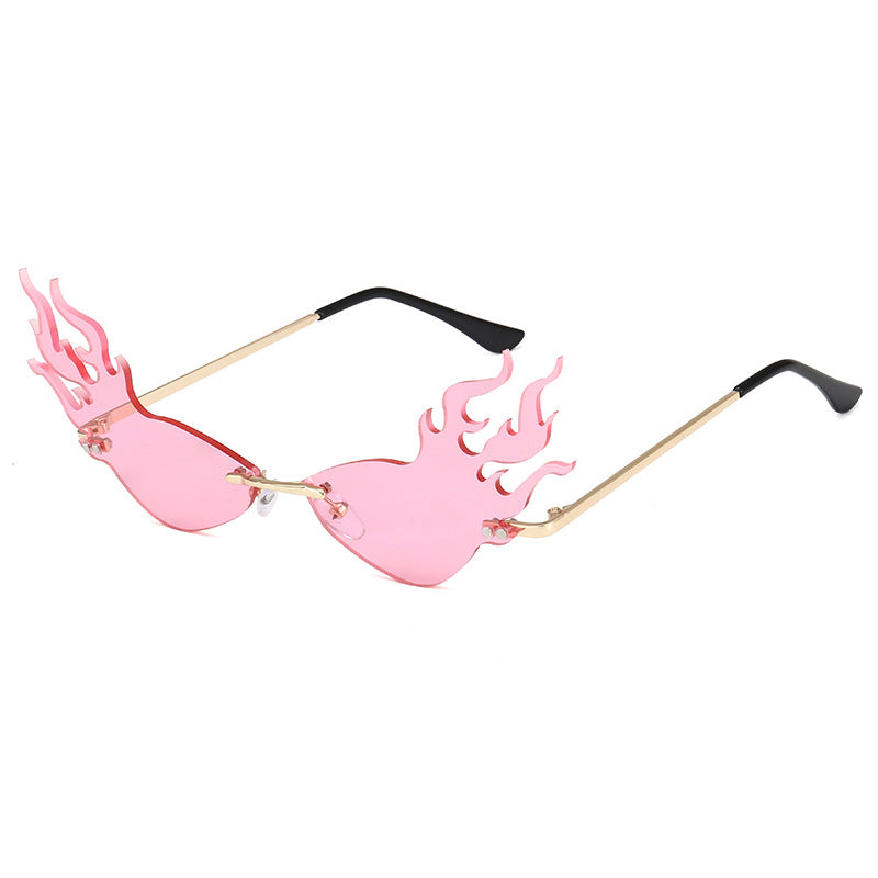 Dame moteriktig solbrille med flammeformet design Luvikno