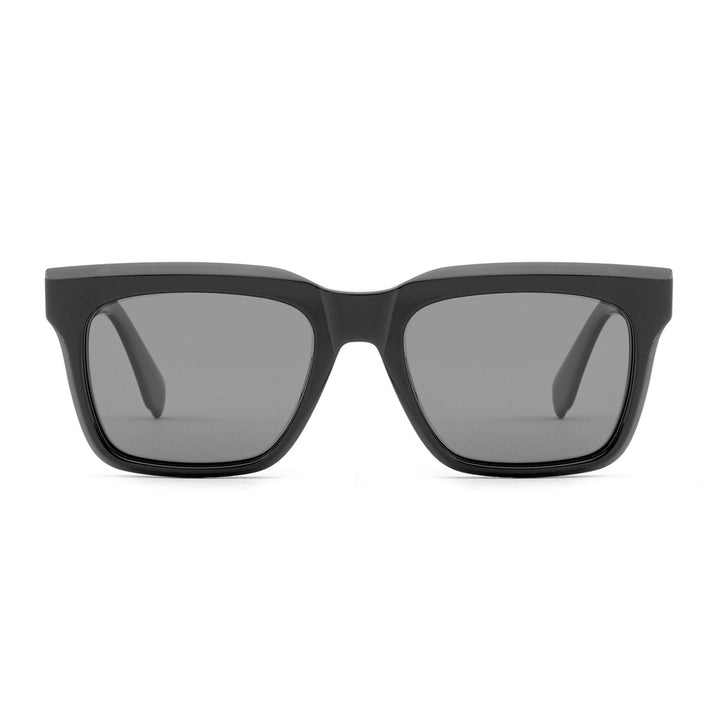 Dame moteriktig solbrille i elegant rektangulært design med robust ramme og UV-beskyttelse Luvikno