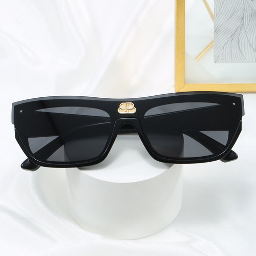 Dame moteriktig oversized solbriller med markant design Luvikno