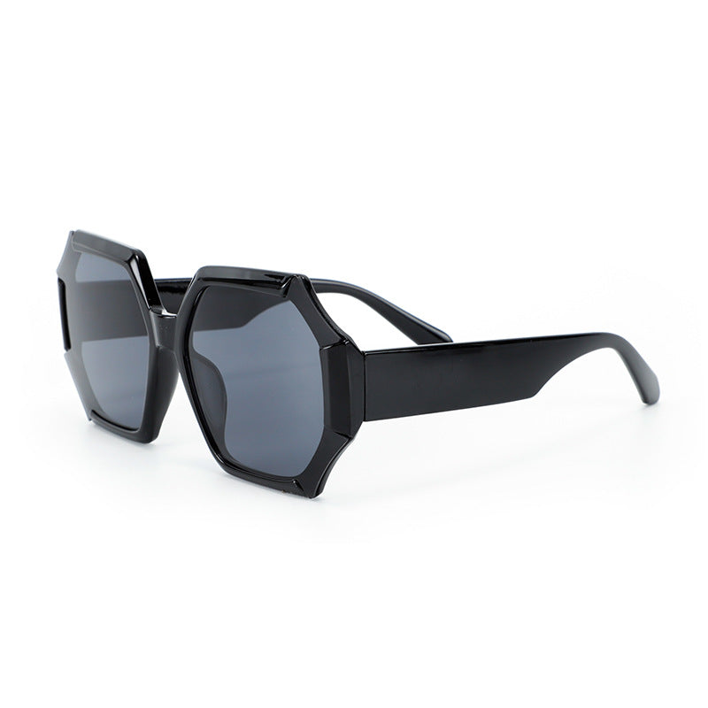 Dame moterelatert solbrille med fasettert ramme Luvikno