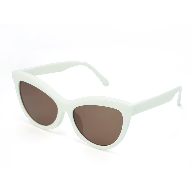 Damer Cat-Eye solbriller med moderne, konturert ramme Luvikno