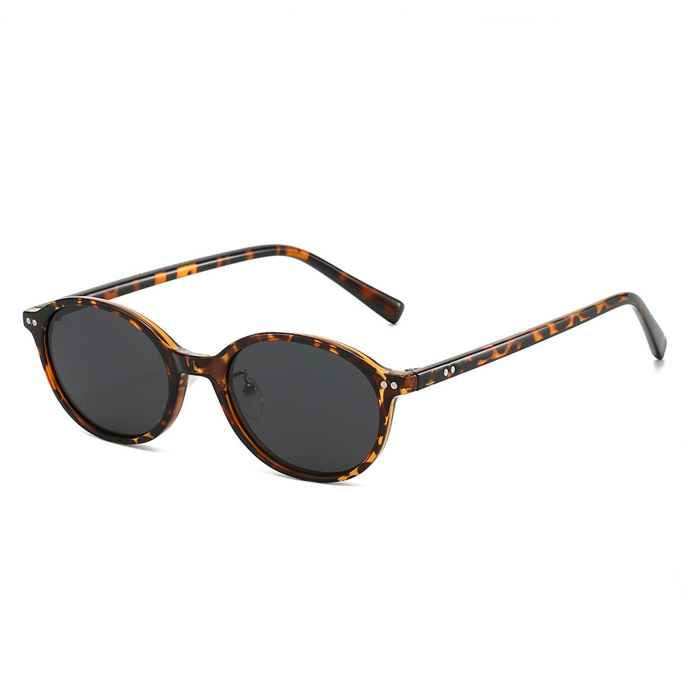 Dame Premium solbrille i elegant oval design Luvikno