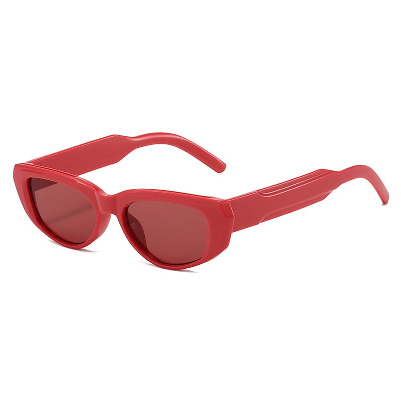 Dame moteriktig solbrille i cat-eye stil med eksentrisk silhuett Luvikno