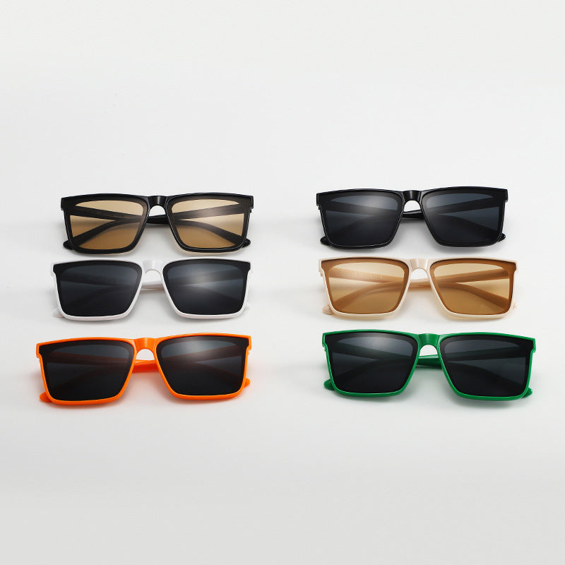 Dame moteriktig solbrille laget av robust, UV-beskyttet plast Luvikno