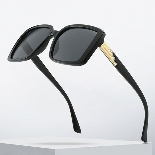 Dame moteriktig firkantet solbrille med trendy detaljer Luvikno