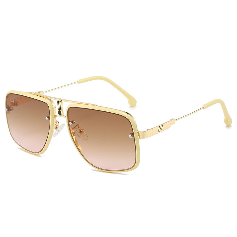 Dame moteriktig oversized solbrille med gull detaljer Luvikno