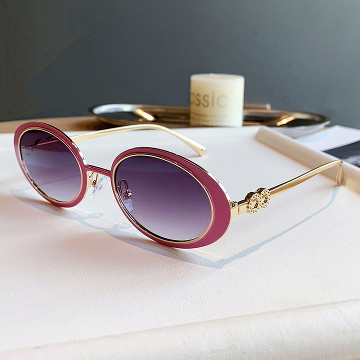 Dame moteriktig solbrille med stilfullt oseanisk design Luvikno