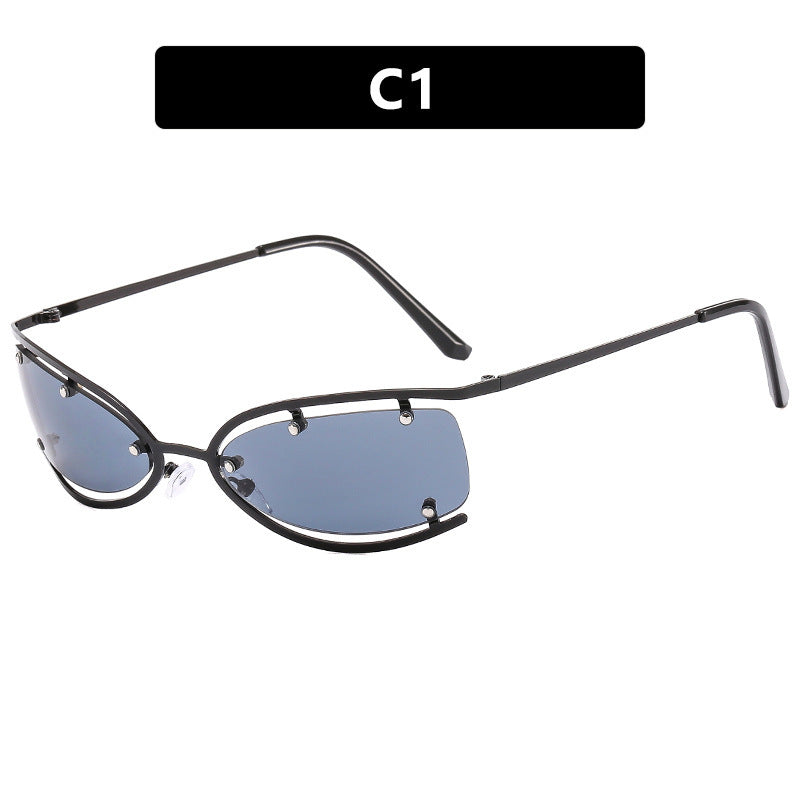 Dame moteriktig solbrille med elegant rammestruktur og trendy linser Luvikno